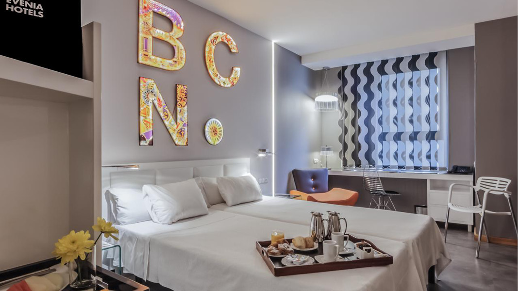 Roomservice p jeres dobbeltvrelse p Hotel Evenia Rossell, Barcelona